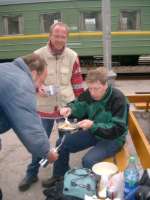 Fr�hst�ck auf dem Bahnhof von Slyudanka